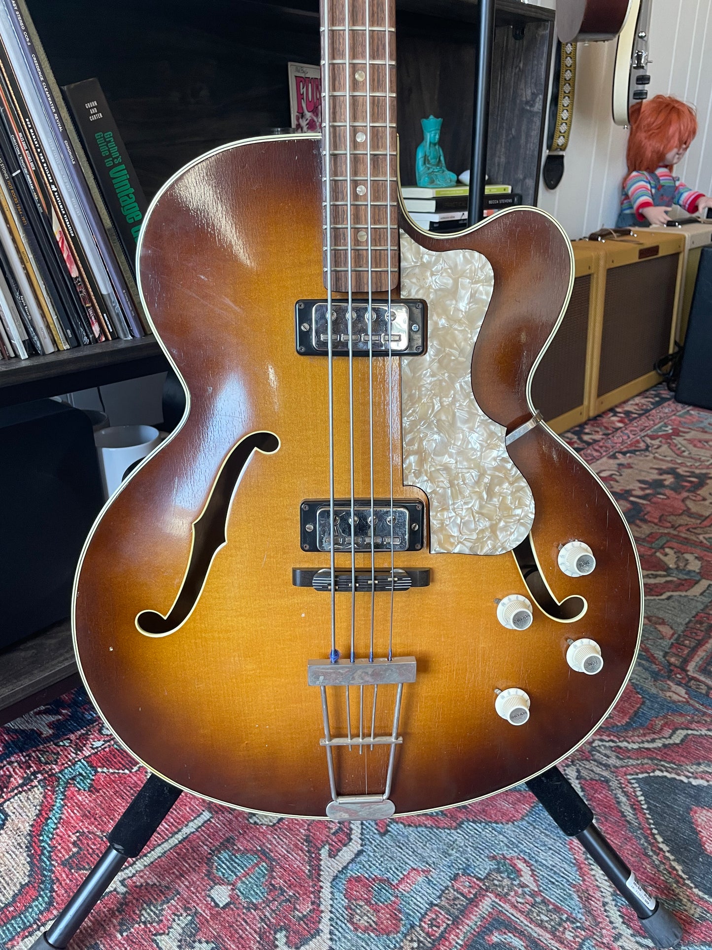1965 Hofner Presidential Bass