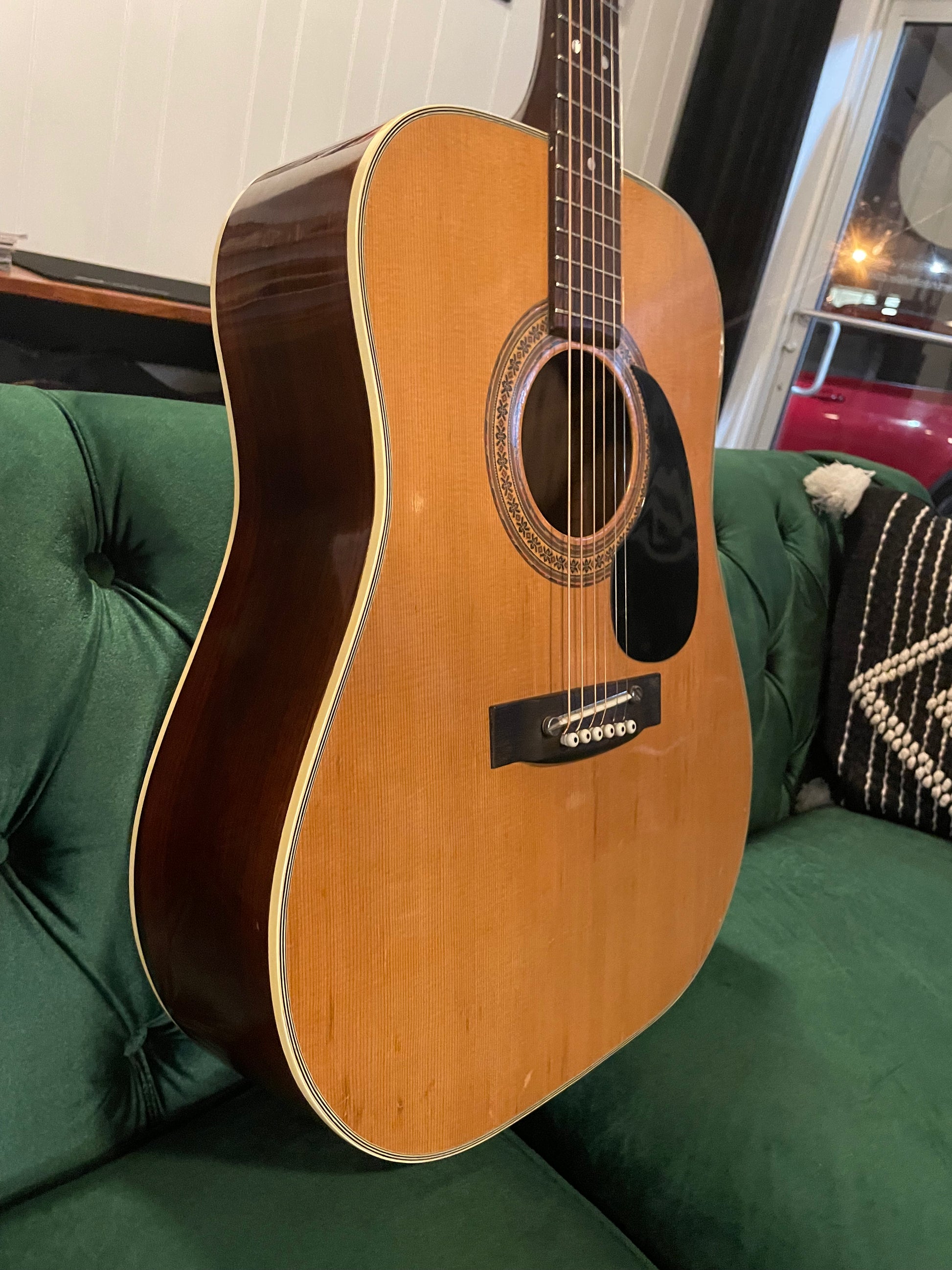 Alvarez 5022 acoustic guitar deals