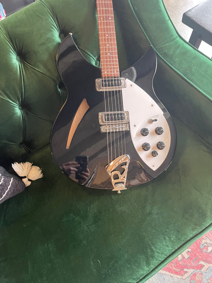 Rickenbacker 330